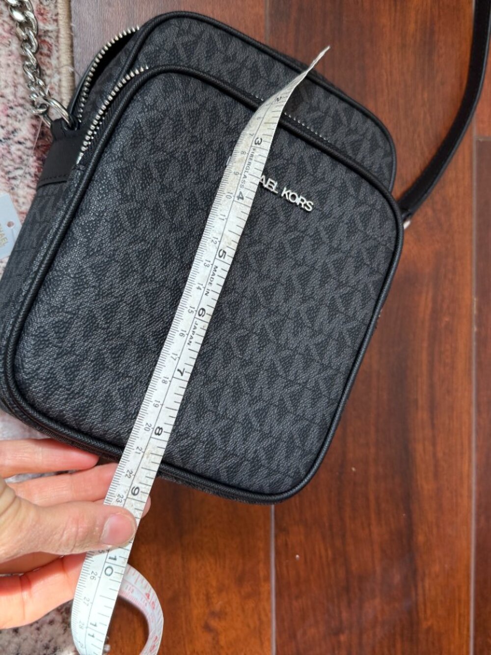 NWT Michael Kors Jet Set Travel Medium Logo Crossbody Bag in black signature - Picture 8 of 9
